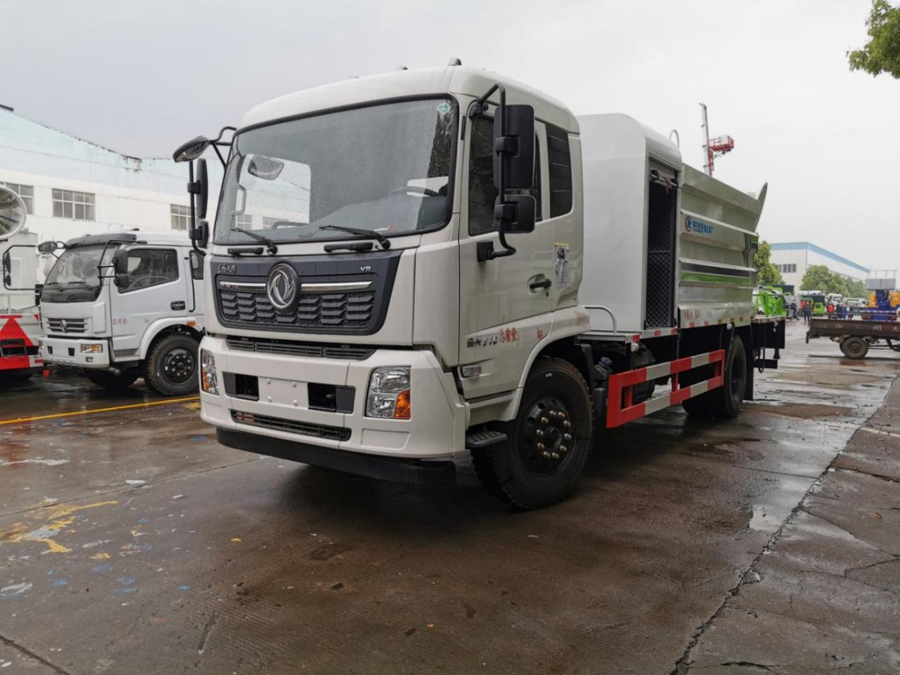 National Ⅵ Dongfengsquare Tank Vacuum with Fog & Mist Cannon Truck