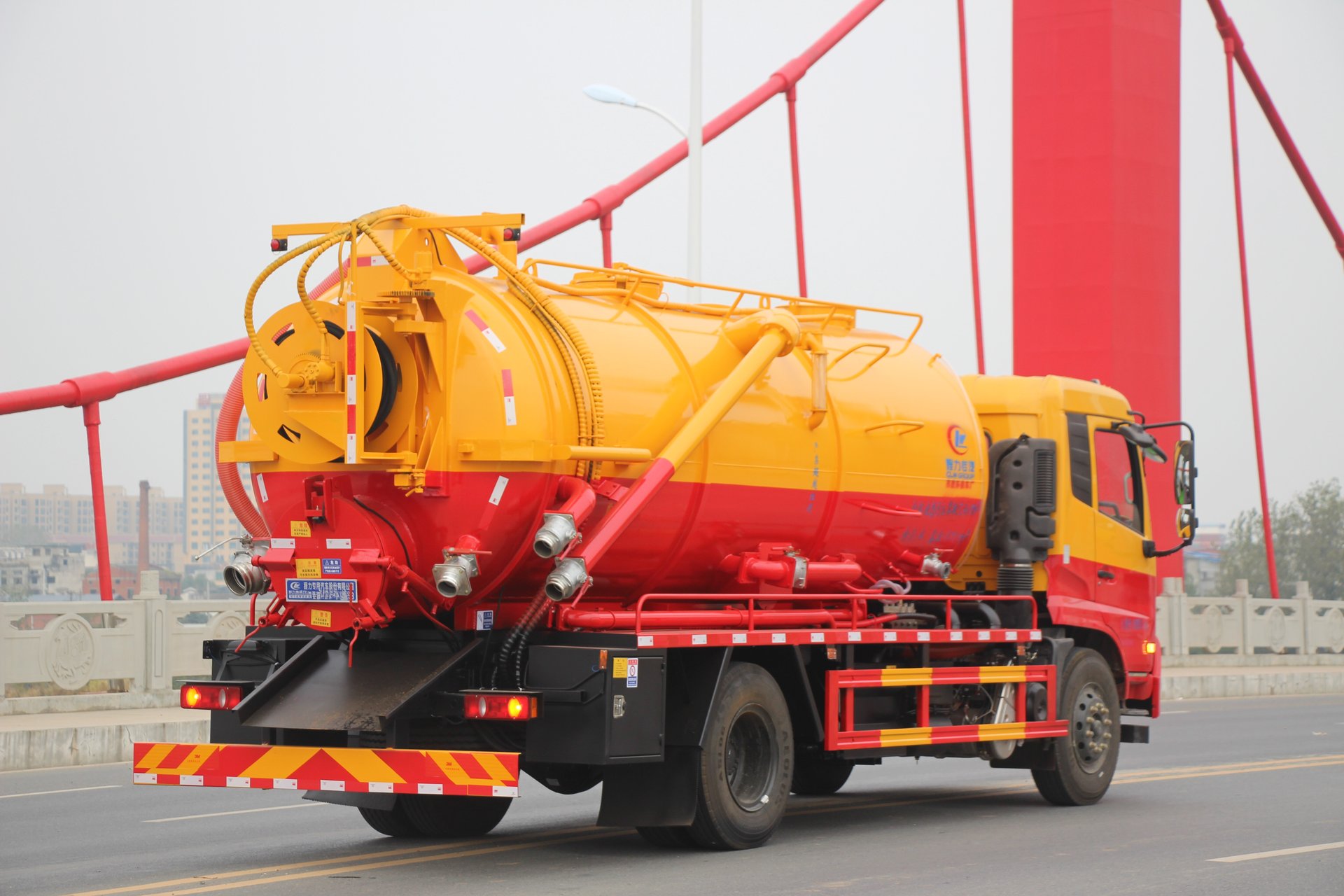 Integrated Tank Water Truck & Clean Suction Truck