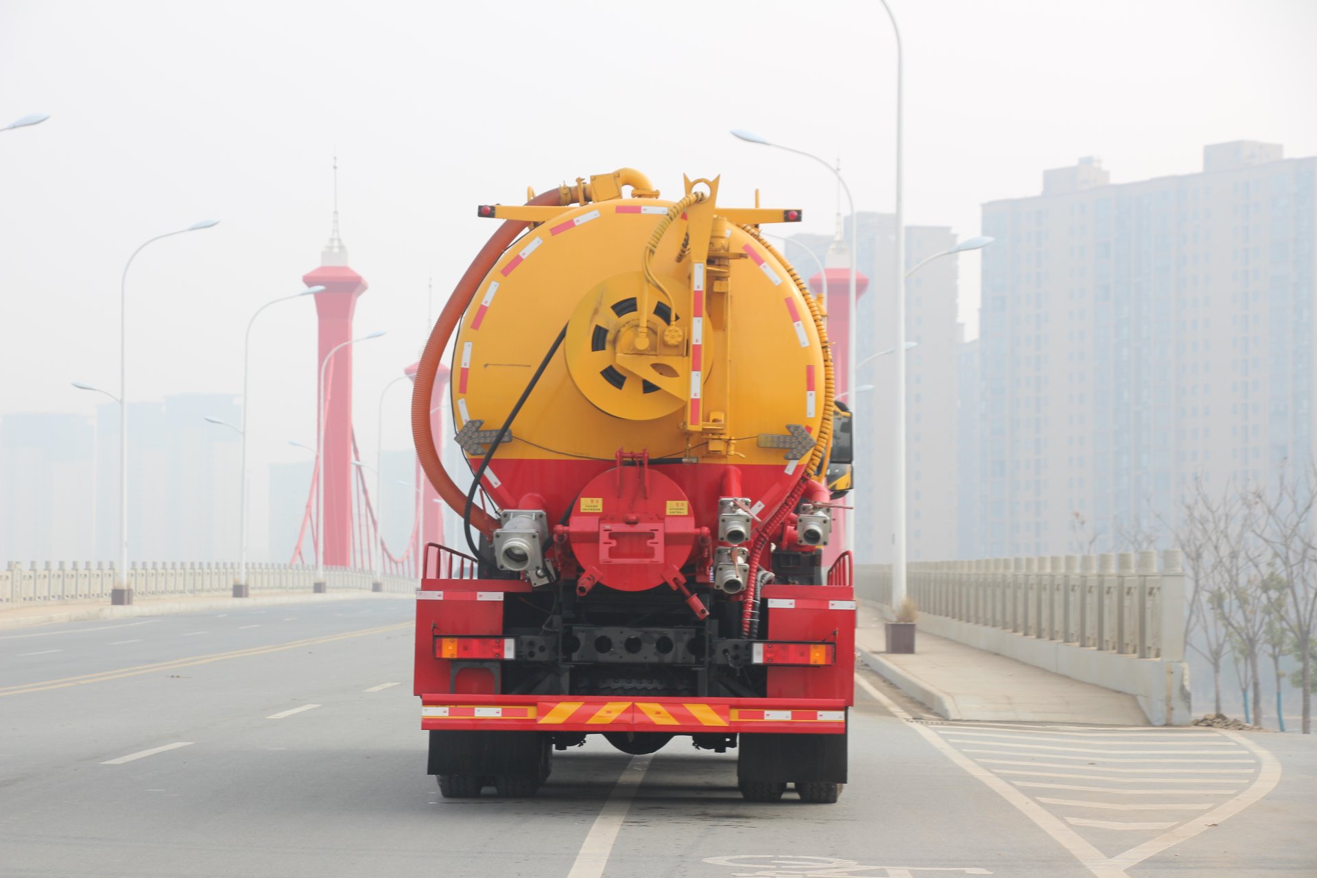 Tl Rear Double Axle Sprinkler & Cleaning Sewage Suction Truck