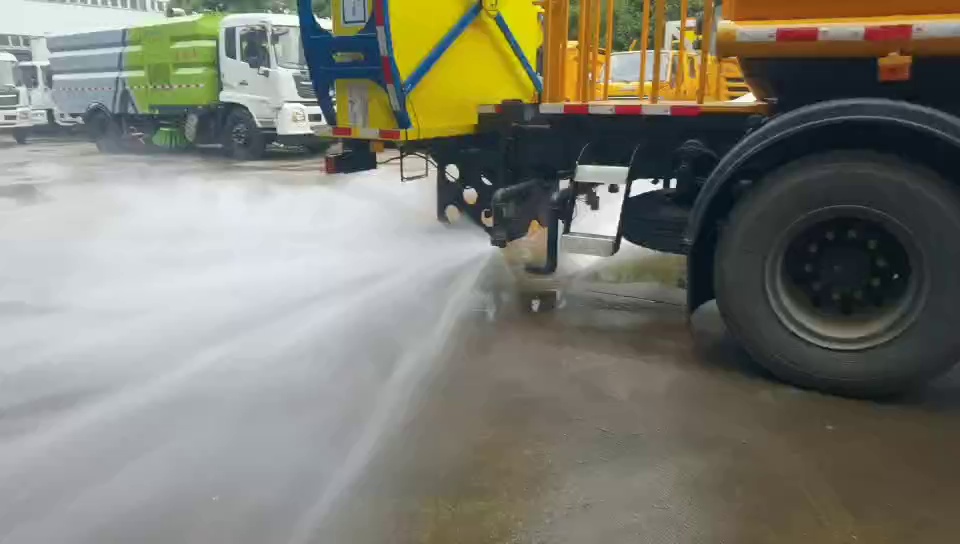 Dongfeng TJ Water Truck with Anti Collision Buffer